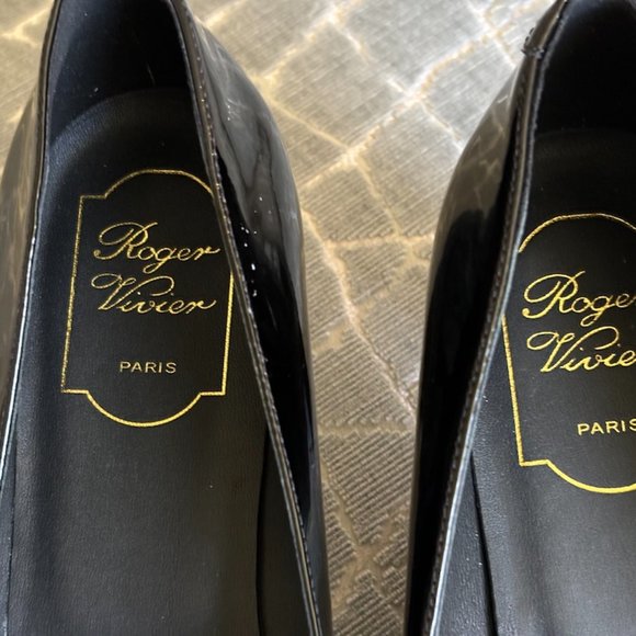 Roger Vivier "Belle Vivier Trompette" Black Patent Leather Pumps 40 9 - Picture 12 of 12